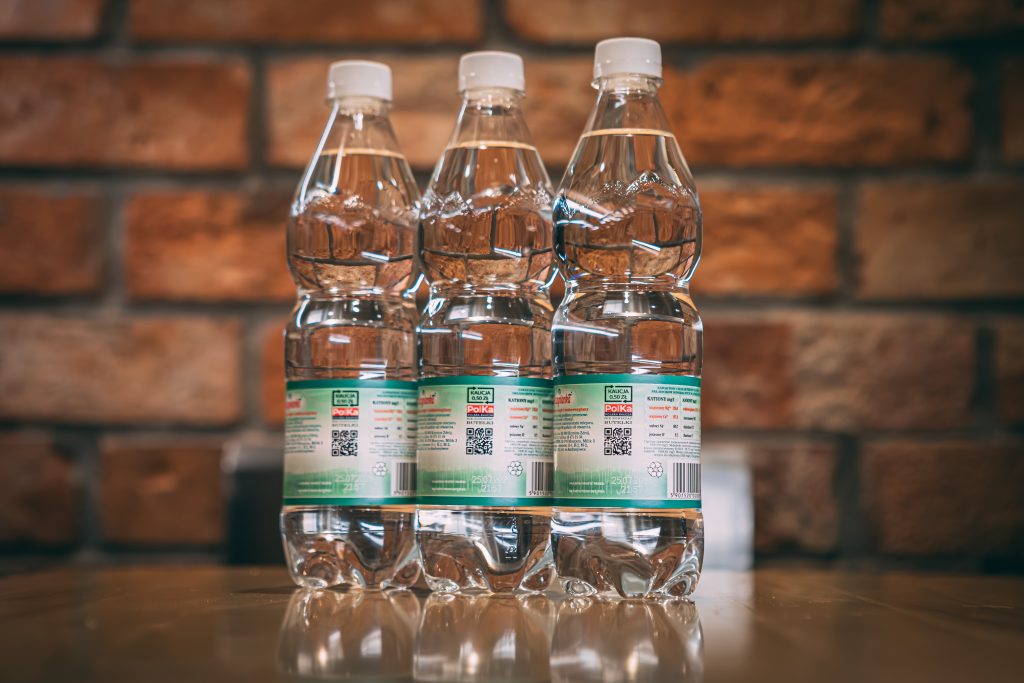 Butelki plastikowe ze znakiem kaucja