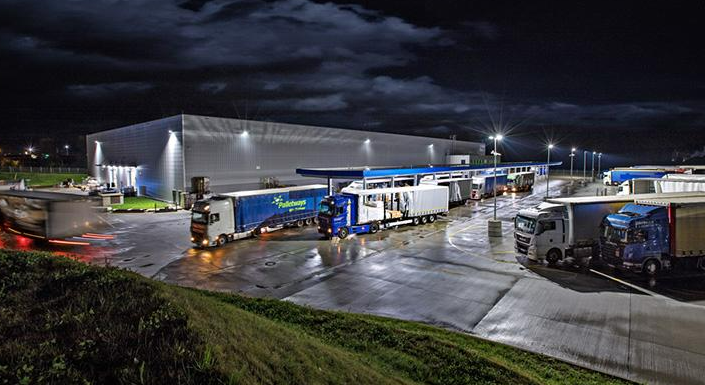 Logistyka i system dystrybucji w Europie – zarządzanie trasami transportowymi i operacjami w dużej skali, związane z efektywnością systemów zbiórki.